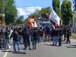 Massa Demo Desak Bupati Majene Copot Jabatan Kepala Satpol PP Zainal Arifin