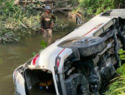 Kasatpol PP Mateng Mengantuk, Mobil Terjun ke Sungai