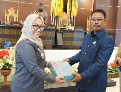 Bupati Mamuju Serahkan Pertanggungjawaban APBD 2021 Ke DPRD
