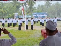 Begini Semangat Upacara Hari Santri di Polman-Sulbar yang Diguyur Hujan Deras