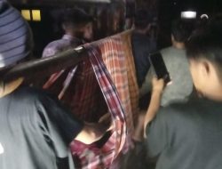 Warga Desa Manyamba Ditandu Demi Mendapatkan Pertolongan Medis