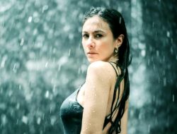 Wulan Guritno Pose di Air Terjun Bikin Netizen Gerah, Basah