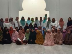 Alumni 94 Smansa Majene Buka Puasa Bersama Ratusan Anak Yatim di Simullu